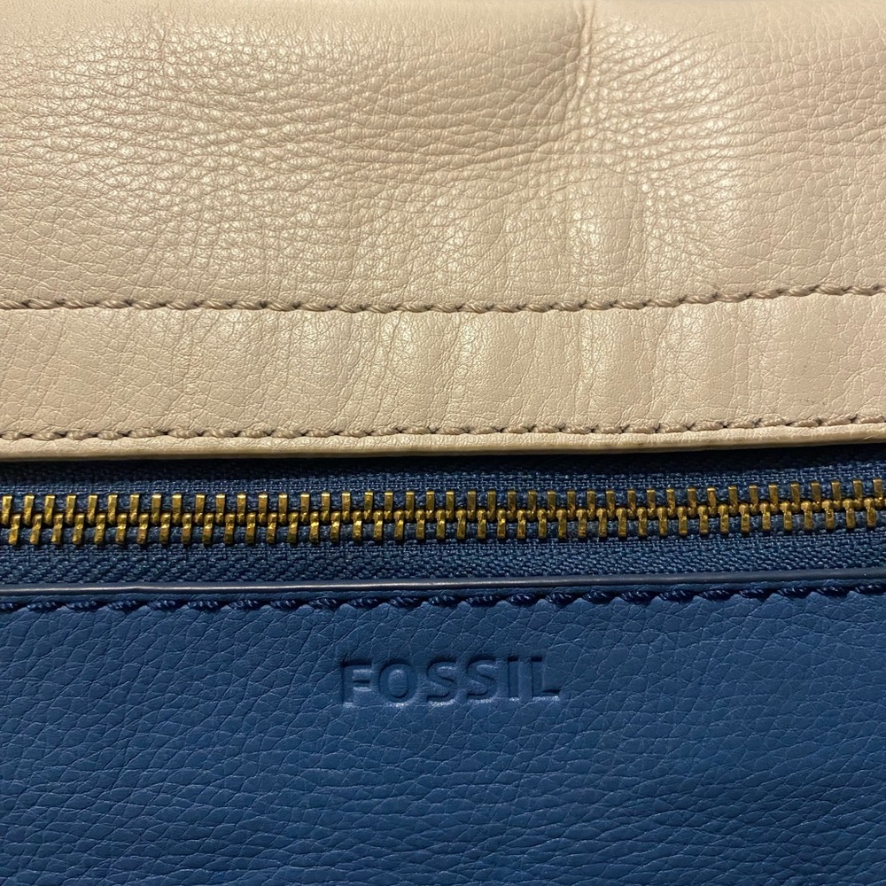 Fossil Cream and Blue Leather Saddle Crossbody with Black Strap - Picture 2 of 9